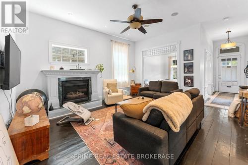 785 Queens Avenue, London East (East G), ON - Indoor Photo Showing Living Room With Fireplace