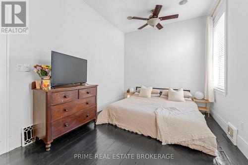 785 Queens Avenue, London East (East G), ON - Indoor Photo Showing Bedroom