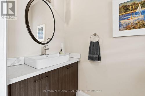 77B Broadway, St. Catharines (Port Weller), ON - Indoor Photo Showing Bathroom