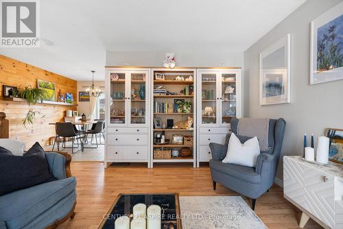 15 Dutch Drive, Petawawa, ON - Indoor Photo Showing Living Room