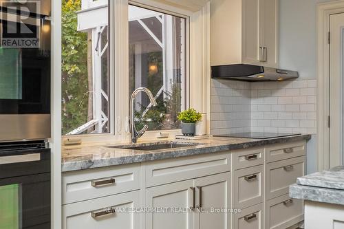 149 Fruitland Avenue, Burlington, ON - Indoor Photo Showing Kitchen