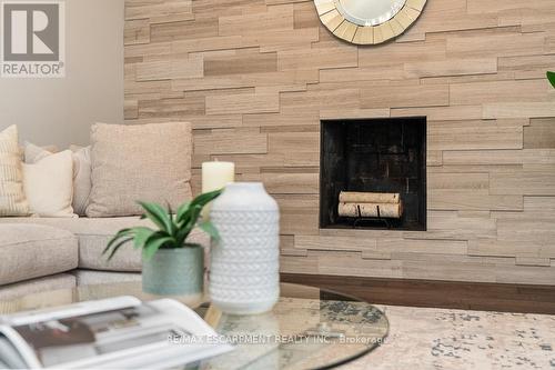 149 Fruitland Avenue, Burlington, ON - Indoor Photo Showing Living Room