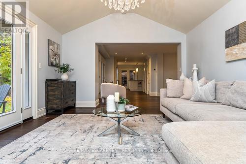 149 Fruitland Avenue, Burlington, ON - Indoor Photo Showing Living Room