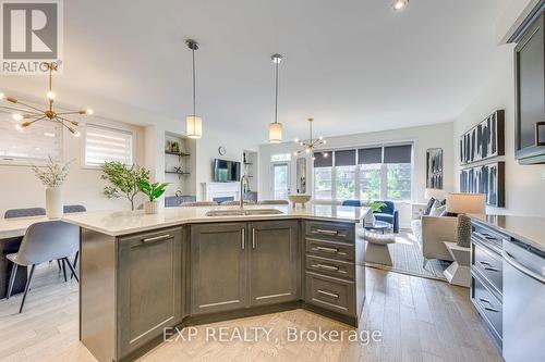 18 - 3129 Riverpath Common, Oakville, ON - Indoor Photo Showing Kitchen With Double Sink With Upgraded Kitchen
