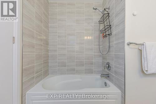 18 - 3129 Riverpath Common, Oakville, ON - Indoor Photo Showing Bathroom