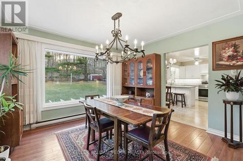 5600 Cedar Springs Road, Burlington, ON - Indoor Photo Showing Dining Room