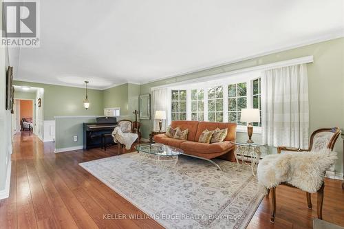 5600 Cedar Springs Road, Burlington, ON - Indoor Photo Showing Living Room