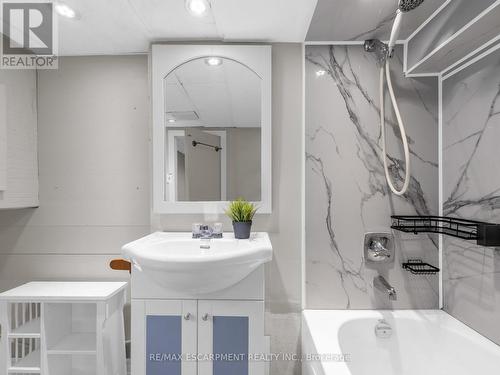 753 Burgess Avenue, Hamilton, ON - Indoor Photo Showing Bathroom