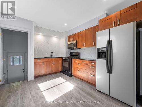 753 Burgess Avenue, Hamilton, ON - Indoor Photo Showing Kitchen