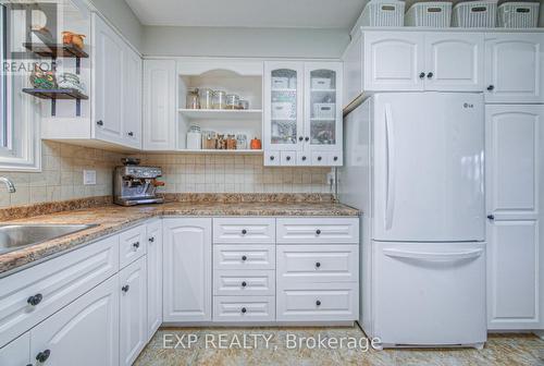148 Strathcona Crescent, Kitchener, ON - Indoor Photo Showing Kitchen