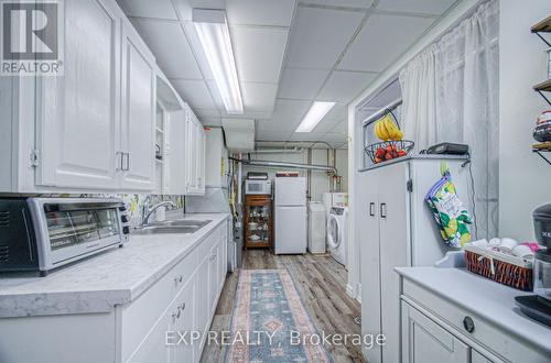 148 Strathcona Crescent, Kitchener, ON - Indoor Photo Showing Kitchen