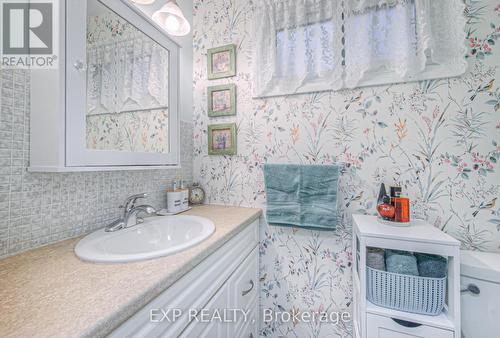 148 Strathcona Crescent, Kitchener, ON - Indoor Photo Showing Bathroom