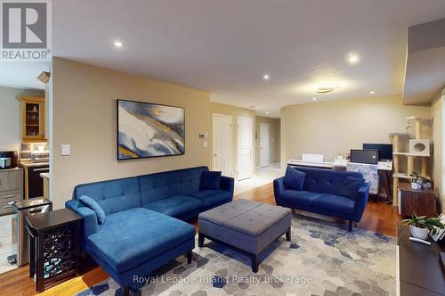 566 Alberta Avenue, Woodstock (Woodstock - South), ON - Indoor Photo Showing Living Room