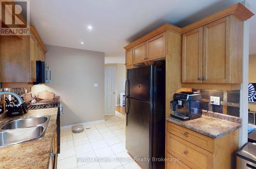 566 Alberta Avenue, Woodstock (Woodstock - South), ON - Indoor Photo Showing Kitchen With Double Sink