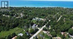 Short Stroll to the Lake - 