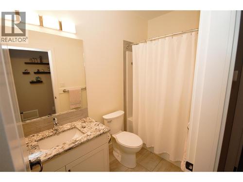 Main Bathroom - 131 Willows Place, Oliver, BC - Indoor Photo Showing Bathroom