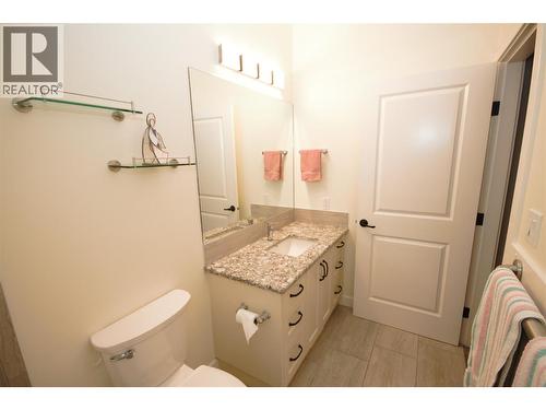 Main Bathroom - 131 Willows Place, Oliver, BC - Indoor Photo Showing Bathroom