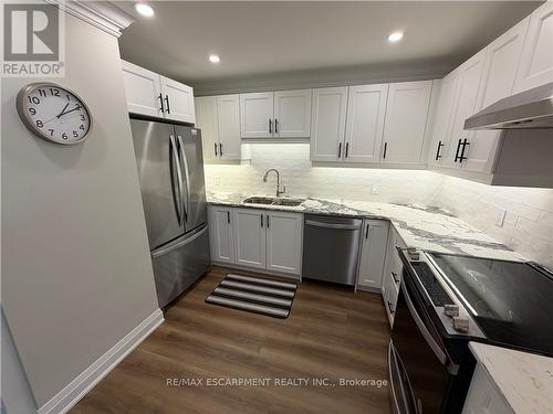59 Szollosy Circle, Hamilton, ON - Indoor Photo Showing Kitchen With Stainless Steel Kitchen With Upgraded Kitchen