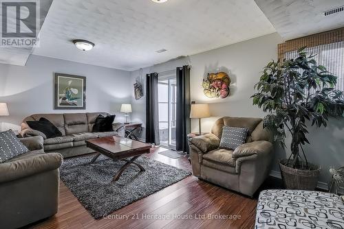 549 Lansdowne Avenue, Woodstock (Woodstock - North), ON - Indoor Photo Showing Living Room