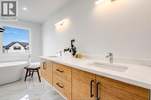 186 Whelan, Amherstburg, ON - Indoor Photo Showing Bathroom