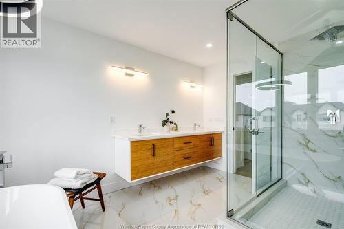 186 Whelan, Amherstburg, ON - Indoor Photo Showing Bathroom