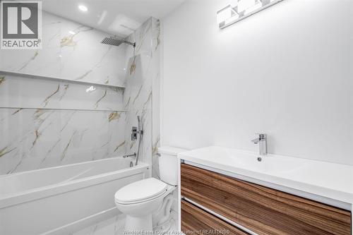 186 Whelan, Amherstburg, ON - Indoor Photo Showing Bathroom