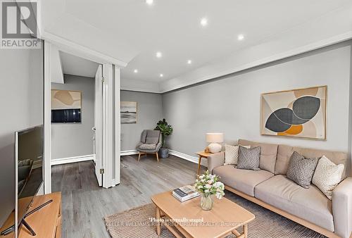 78 Sunshine Drive, Richmond Hill, ON - Indoor Photo Showing Living Room