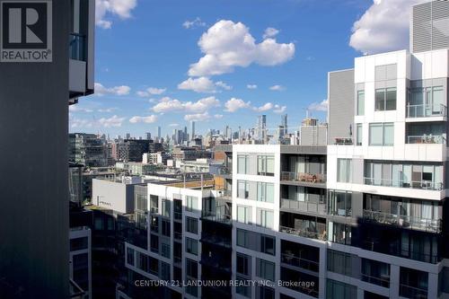 1718 - 27 Bathurst Street W, Toronto, ON - Outdoor