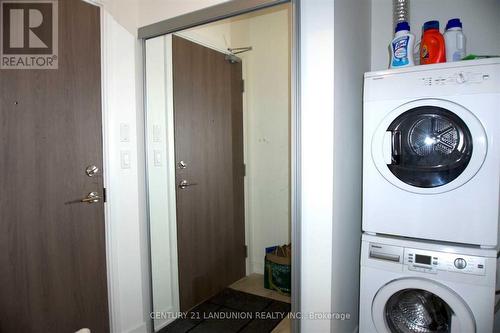 1718 - 27 Bathurst Street W, Toronto, ON - Indoor Photo Showing Laundry Room