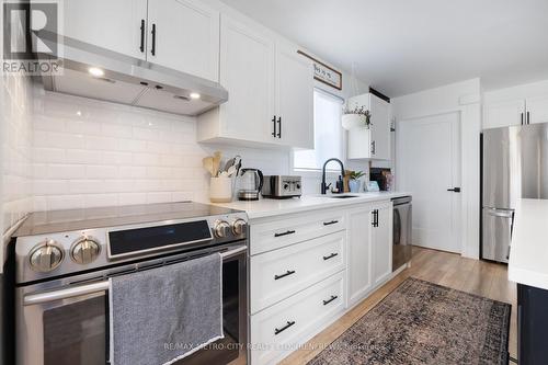 233 Airth Boulevard W, Renfrew, ON - Indoor Photo Showing Kitchen With Upgraded Kitchen