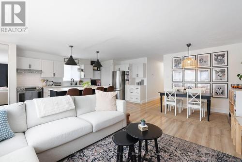 233 Airth Boulevard W, Renfrew, ON - Indoor Photo Showing Living Room