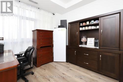 Ph02 - 405 Dundas Street W, Oakville, ON - Indoor Photo Showing Office