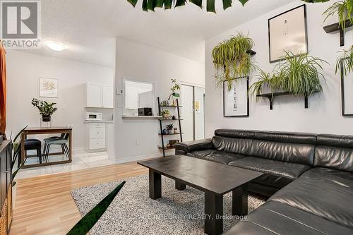 107 - 2019 Bank Street S, Ottawa, ON - Indoor Photo Showing Living Room