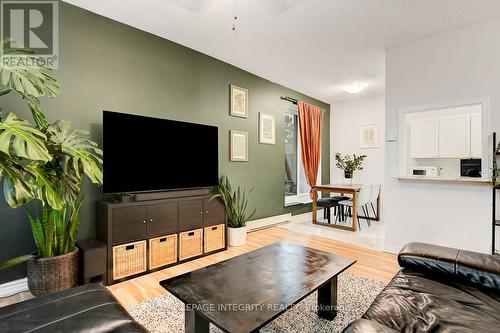 107 - 2019 Bank Street S, Ottawa, ON - Indoor Photo Showing Living Room