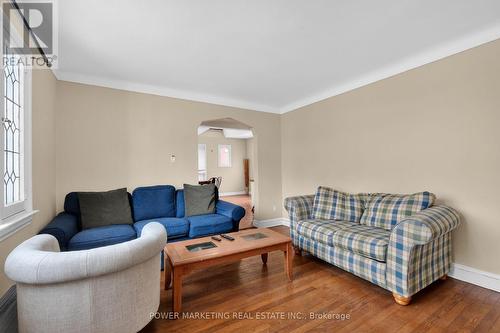 21 Perkins Street, Ottawa, ON - Indoor Photo Showing Living Room