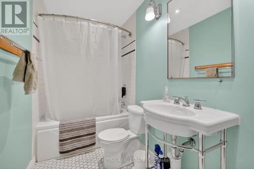 21 Perkins Street, Ottawa, ON - Indoor Photo Showing Bathroom
