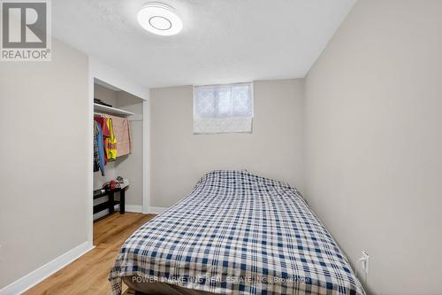 21 Perkins Street, Ottawa, ON - Indoor Photo Showing Bedroom