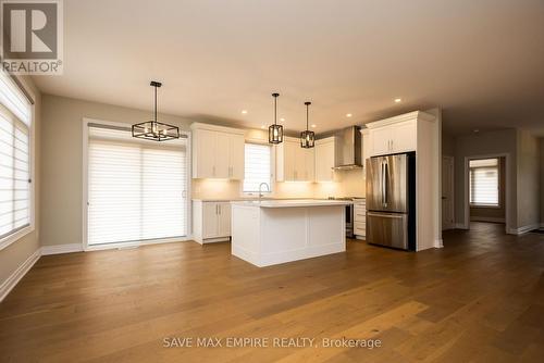 3580 Canfield Crescent, Fort Erie, ON - Indoor Photo Showing Kitchen With Upgraded Kitchen