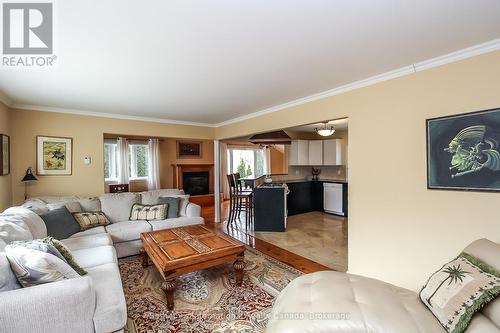 13 Belcher Street, Collingwood, ON - Indoor Photo Showing Living Room