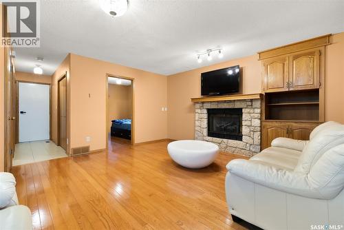 1506 Truesdale Drive E, Regina, SK - Indoor Photo Showing Living Room With Fireplace