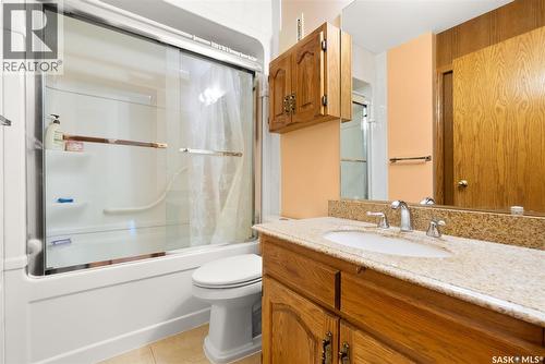1506 Truesdale Drive E, Regina, SK - Indoor Photo Showing Bathroom