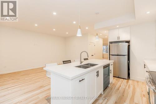 781 Oliva Street, Pickering, ON - Indoor Photo Showing Kitchen With Double Sink With Upgraded Kitchen