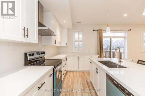 781 Oliva Street, Pickering, ON - Indoor Photo Showing Kitchen With Double Sink With Upgraded Kitchen