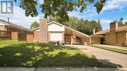 LOWER - 14 HEDGES BOULEVARD  Toronto, ON M9B 3C2