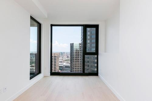 Chambre à coucher - 3410-1210 Rue Jeanne-Mance, Montréal (Ville-Marie), QC - Indoor Photo Showing Other Room