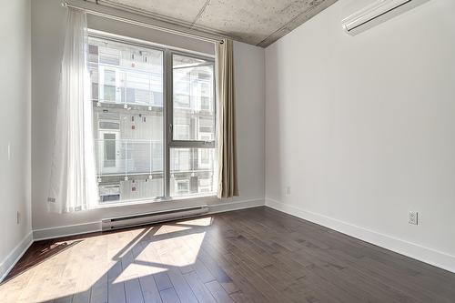 Living room - A504-5200 Av. Gatineau, Montréal (Côte-Des-Neiges/Notre-Dame-De-Grâce), QC - Indoor Photo Showing Other Room