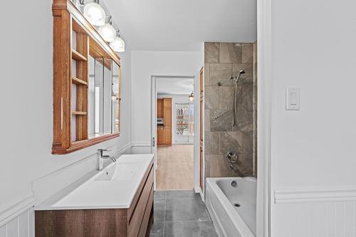 Salle de bains - 95 Rue Marc-André, Saint-Jérôme, QC - Indoor Photo Showing Bathroom