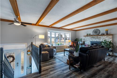 206 7Th Avenue, Kimberley, BC - Indoor With Fireplace