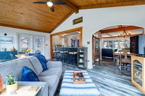206 7Th Avenue, Kimberley, BC - Indoor Photo Showing Living Room