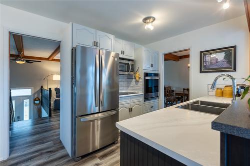 206 7Th Avenue, Kimberley, BC - Indoor Photo Showing Kitchen With Double Sink With Upgraded Kitchen